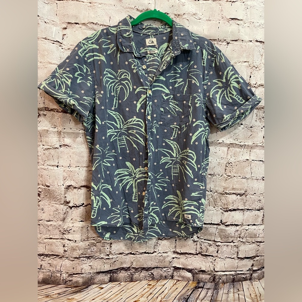 QUICKSILVER BUTTON DOWN